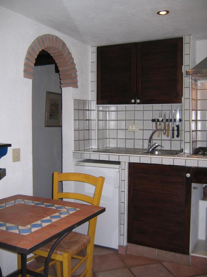 Studio-Appartment In Landhaus Mit Meerblick Порт-Аццурро Экстерьер фото